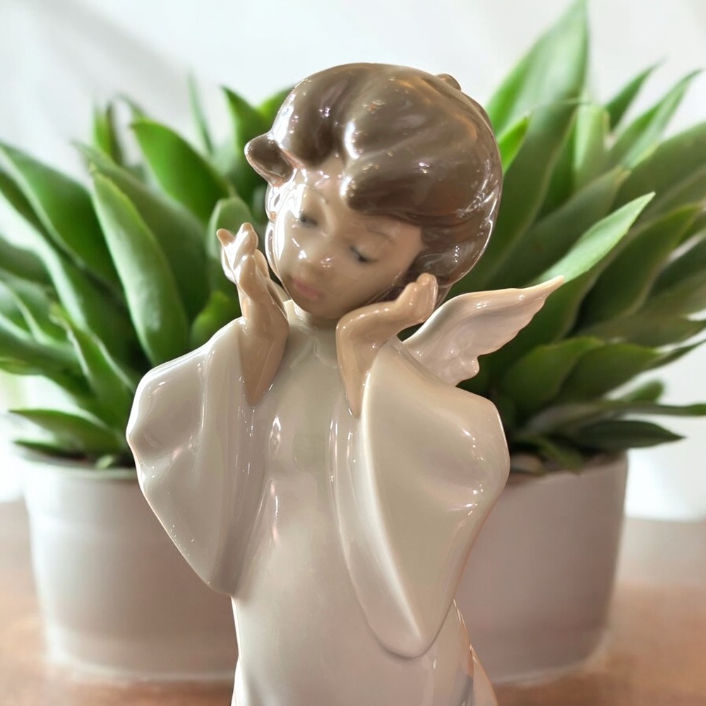 Lladró Mime Angel Figurine #4959 - Picture 8 of 16